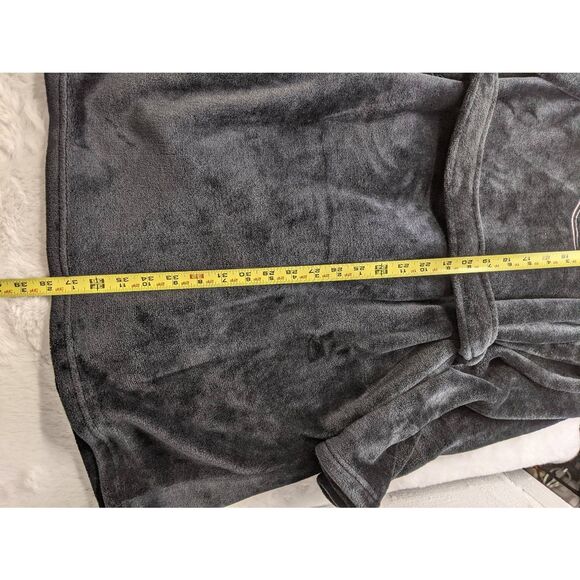 Victoria's  Secret Short Cozy Plush Robe Embroidered Logo Sz M - L Black Fuzzy S - Picture 5 of 6